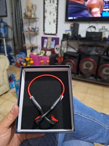X7 junto a su caja abierta